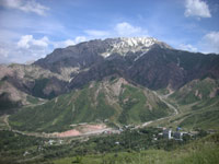 Вид на Большой Чимган с горы Кизил-Джар